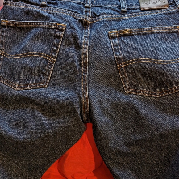 Gently Used Men's Lee Regular Fit Straight Leg Jeans. - Picture 6 of 13